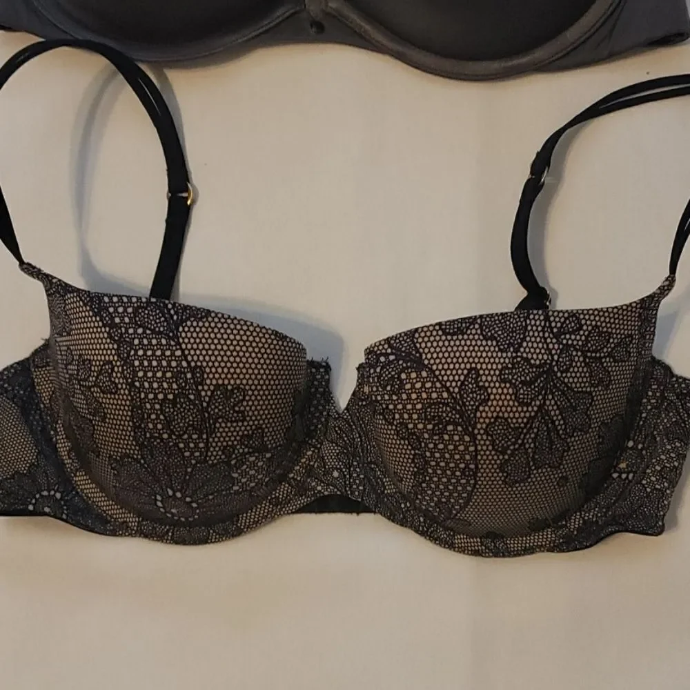 Bundle of Victoria's Secret bras‎